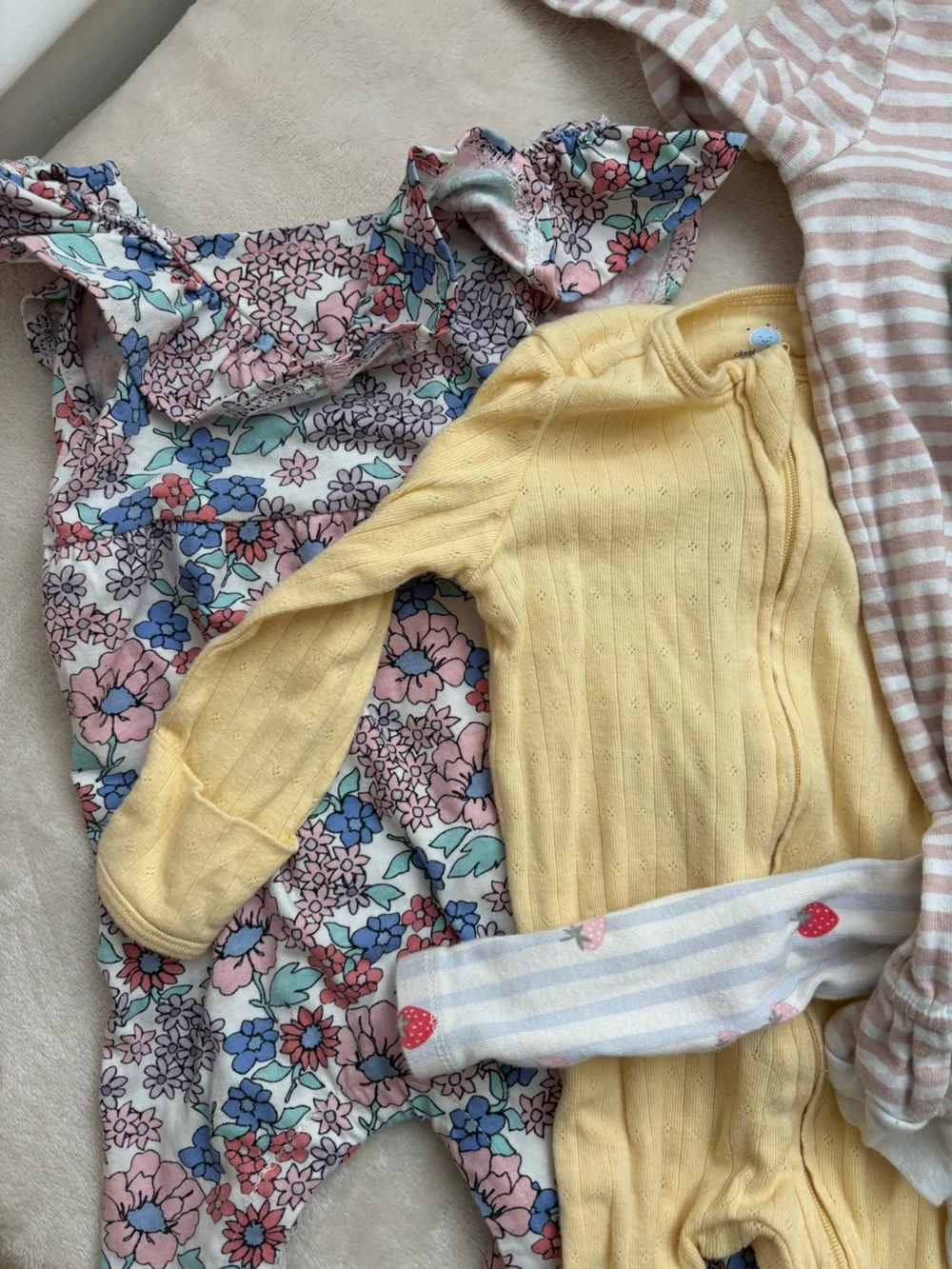 Baby girl lot of 5 sleepers size 3-6 month gap old navy Romper Jessica Simpson